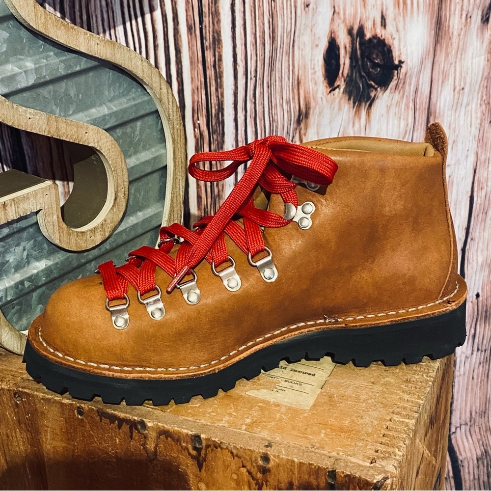 Danner Mountain Light Cascade Boots - Picture 2 of 12